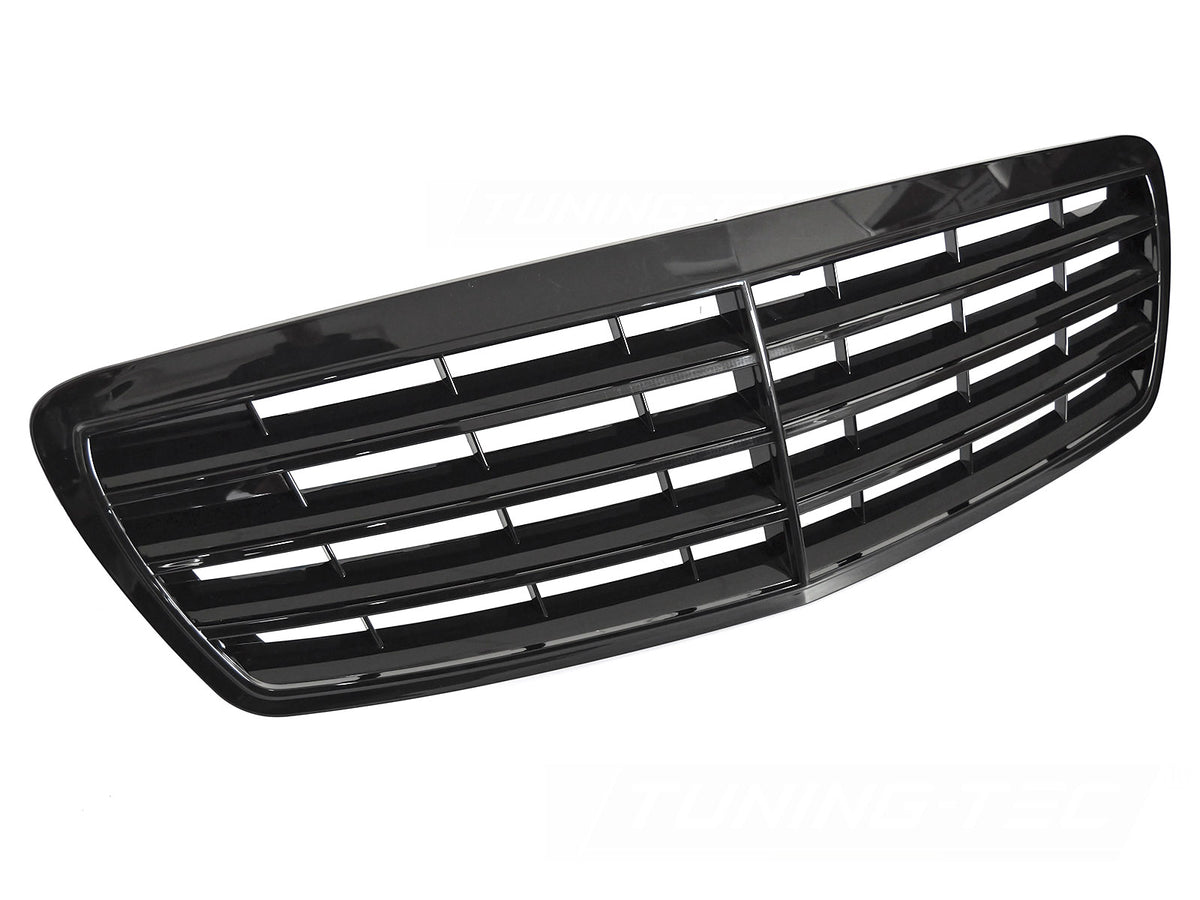 Grill til Mercedes E-Klasse W211/S211 02-06 i sort sett rett forfra på hvit bakgrunn.