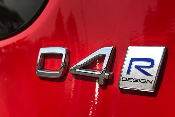 Emblem Volvo R-Design Bakluke - nærbilde