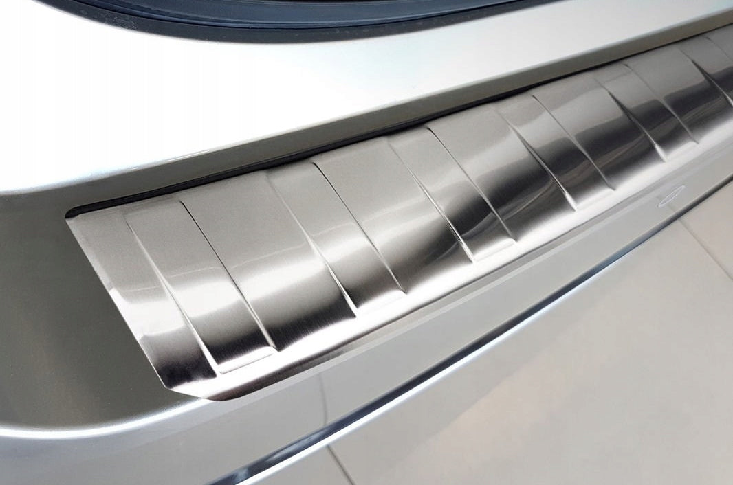 Bakfangerbeskytter Toyota Corolla XII Touring Sports (2019-) – rustfritt stål - detaljer