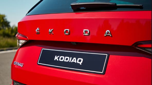 Emblem Skoda emblem Skoda Kodiaq / Karoq Bakluke Silver Edition - sett forfra