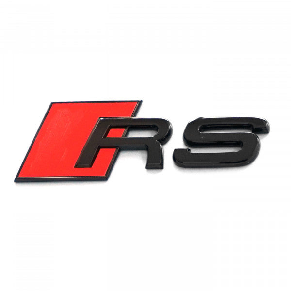 Emblem/logo til Audi Black Glossy / Red RS i svart blank og rød, montert på bakluke