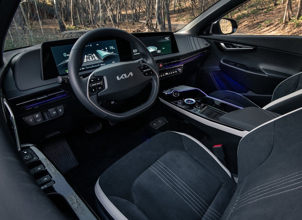 Gulvmatter Kia EV6 (2021-2024) – med kant | Kia OEM - nærbilde