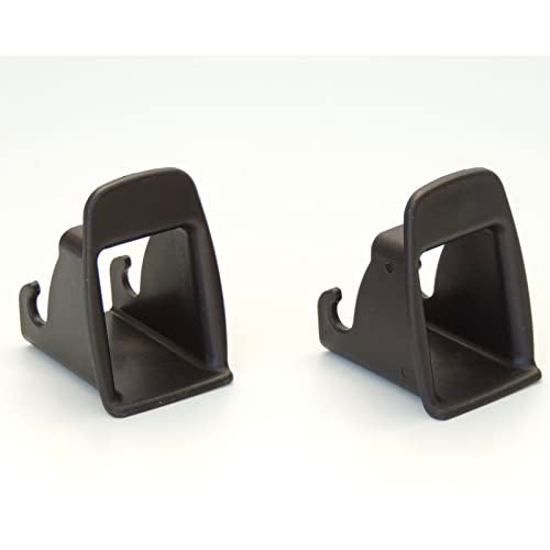 Bilstol Isofix adaptere i svart plast, to stk med åpent rektangulært design og sidekrok, vist skrått forfra.