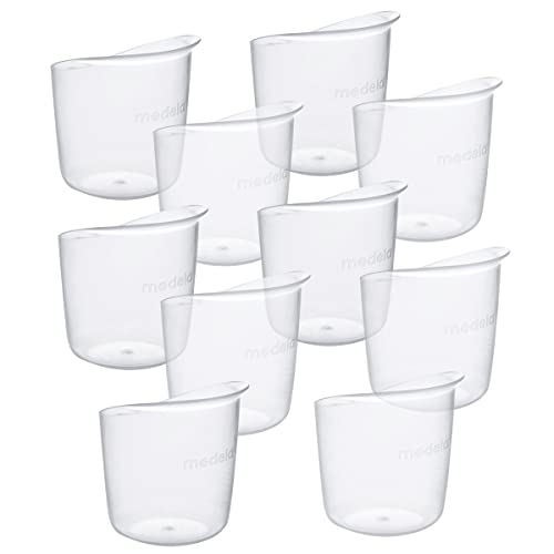 Desilitermål, ti små gjennomsiktige plastkopper med avrundet kant og tut, vist samlet fra skrå vinkel.