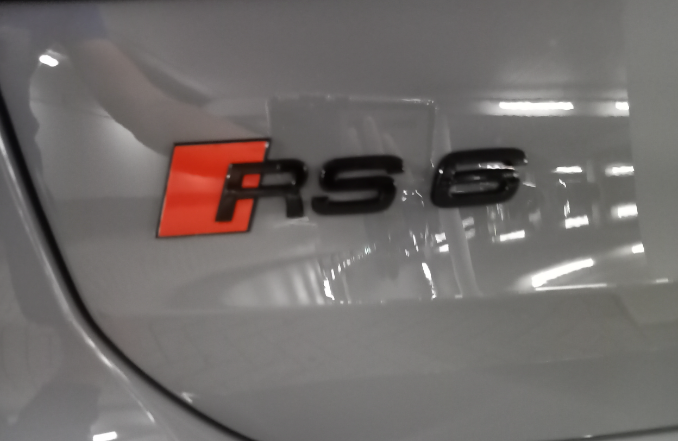 Emblem Audi RS6 Sport Black Edition - nærbilde