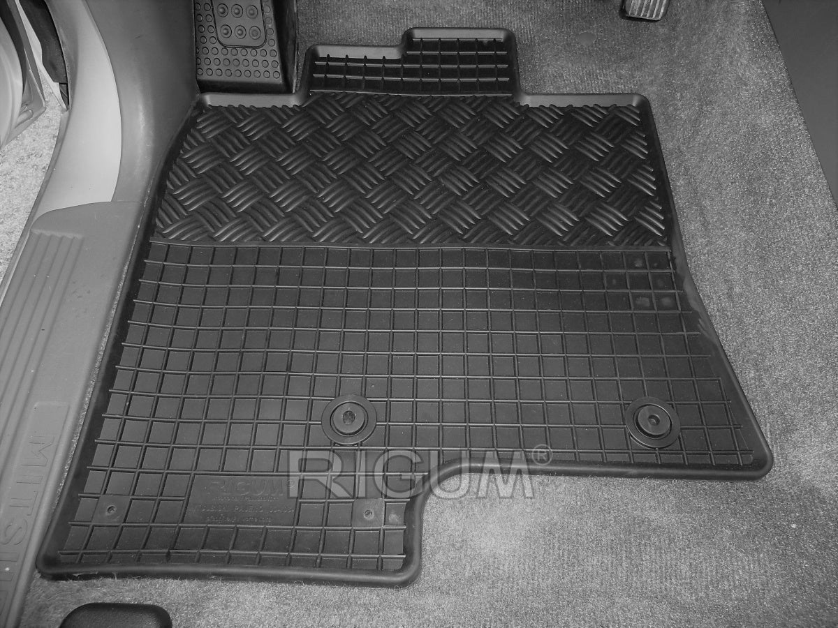Gulvmatter Mitsubishi Pajero IV (2006-2021) – Luktfrie gummi - detaljer