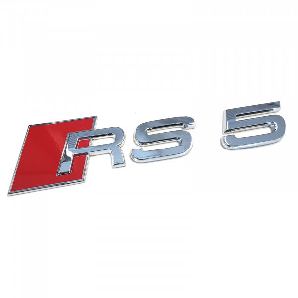 Emblem/logo til Audi RS5 Glossy Chrome / Red i ABS automotive-materiale med blank kromfinish og røde detaljer
