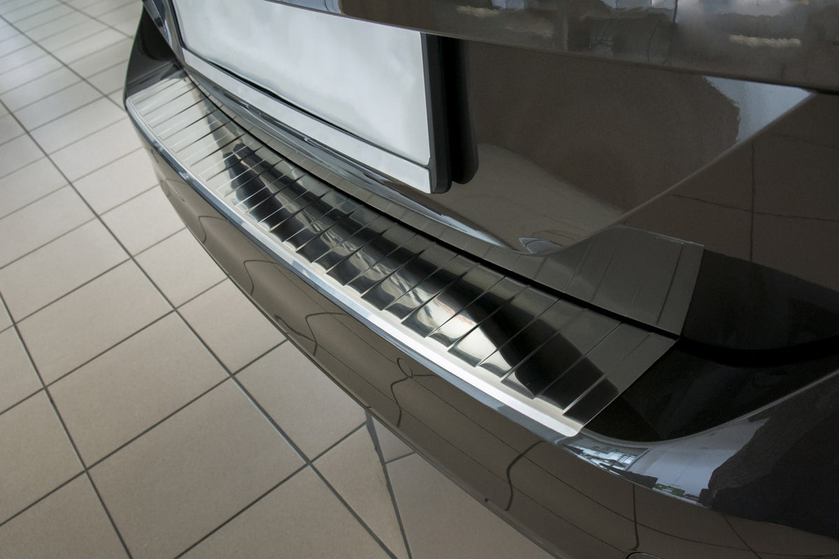 Bakfangerbeskytter Vw Passat B8 Variant (2014-2023) – Rustfritt stål - detaljer