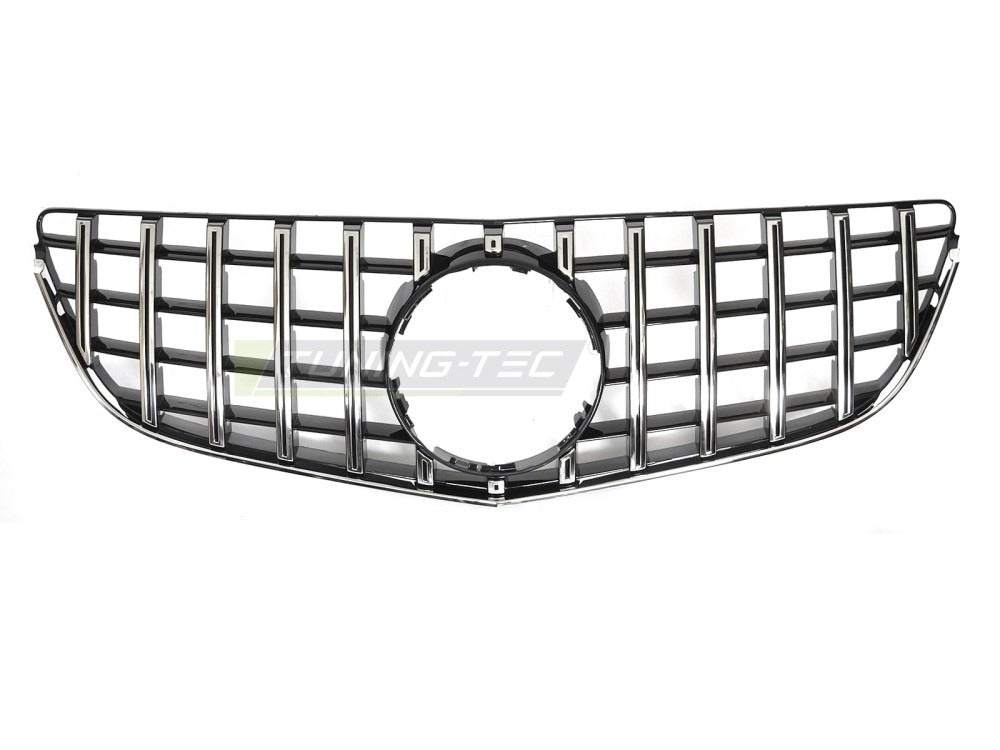 Detaljbilde av Grill E-Klasse C207 13-17 krom/sort med lamellstruktur og emblemfeste.