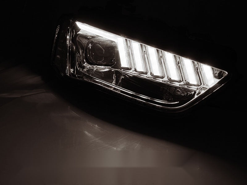 Frontlykter Audi A4 B8 12-15 med festedetaljer.