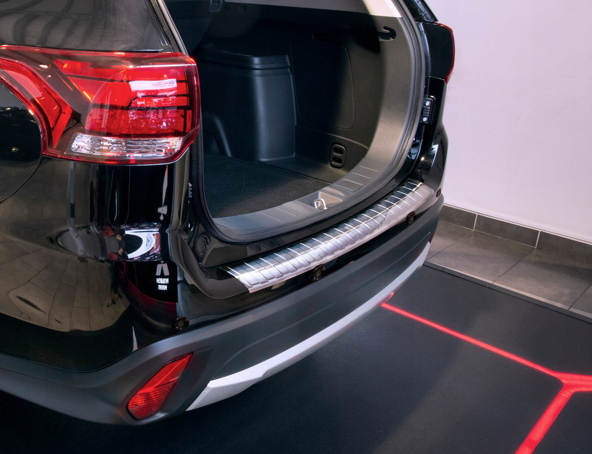 Bakfangerbeskytter Mitsubishi Outlander III Facelift (2015-2022) – rustfritt stål - detaljer
