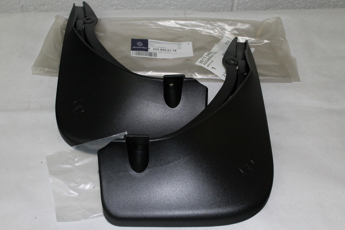Mercedes OEM skvettlapp til Mercedes C (W205) – svart ABS-materiale