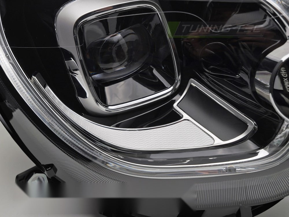 Detaljbilde av frontlykter til Mini Countryman R60 og Mini Paceman R61 med LED-detaljer synlige.