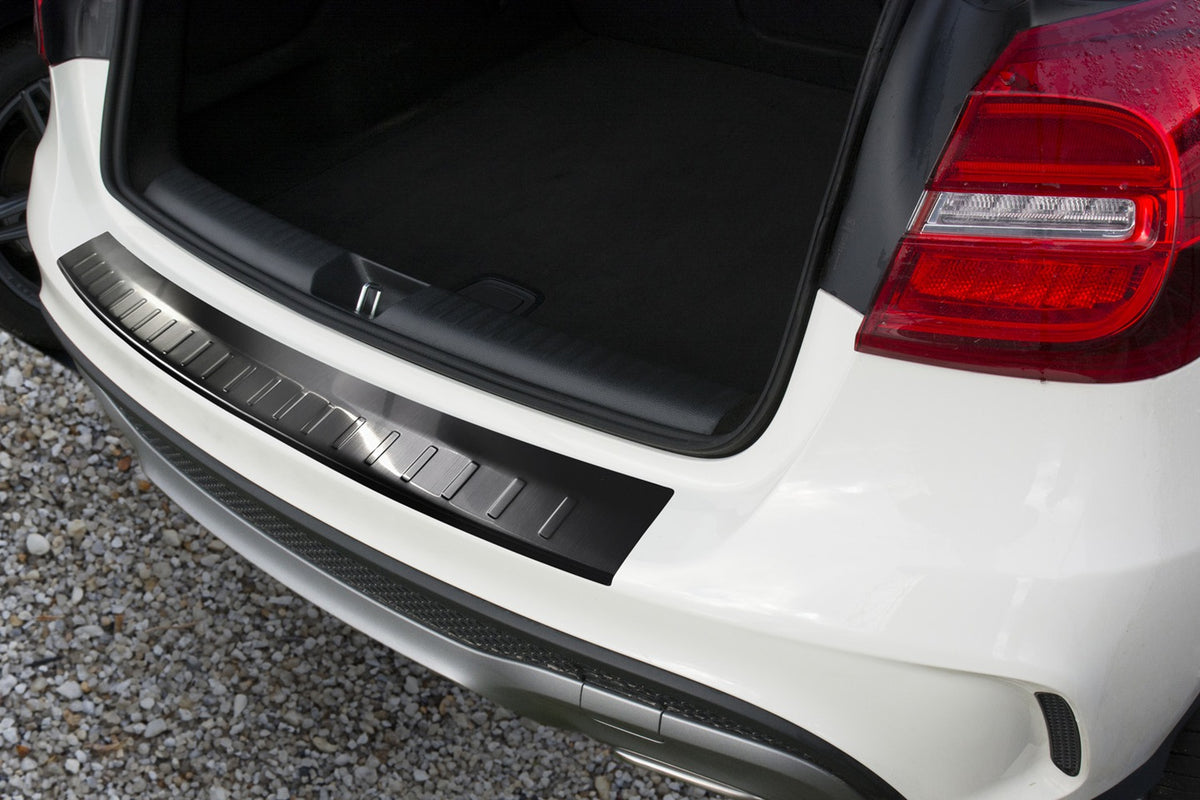 Avisa bakfangerbeskytter til Mercedes GLA (X156) / Black Edition – rustfritt stål