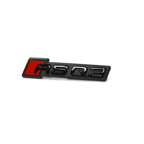 Emblem/logo til Audi RSQ3 (F3) i svart blank og rødt, original Audi-del med perfekt passform for frontgrill
