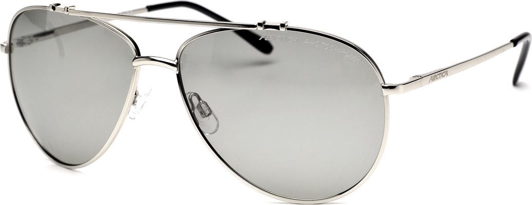 Sportsbriller med sølvfarget metallinnfatning, speilglass og justerbare nesputer i klassisk pilotfasong.