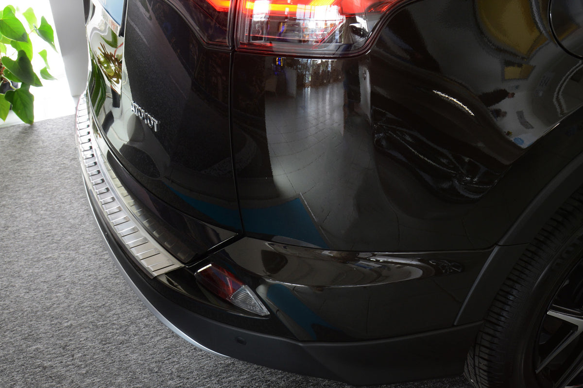 Avisa bakfangerbeskytter til Toyota RAV4 IV Facelift / Silver Edition – børstet stål