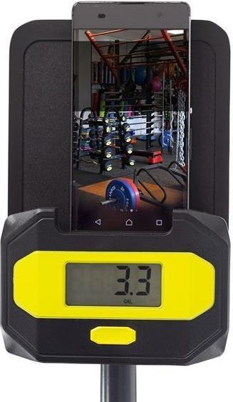 Ellipsemaskin med digital skjerm, mobiltelefon i holder, display viser 3,3, sett rett forfra.