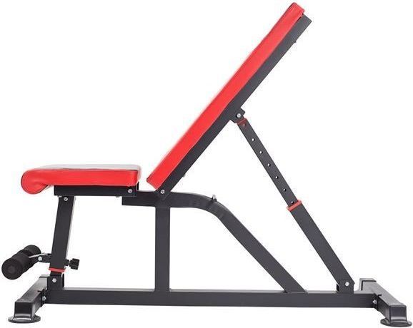 Justerbar Treningsbenk med rødt polstret sete og rygg, sort ramme, sett fra siden, viser solid konstruksjon.