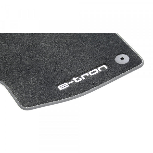 VAG OEM stoffmatter til Audi e-tron / Q8 e-tron – svart stoff