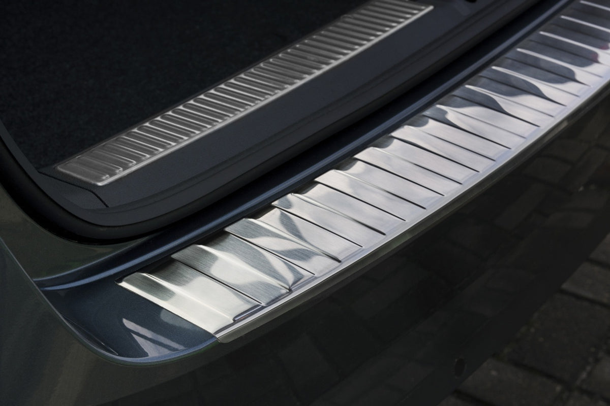 Bakfangerbeskytter Skoda Superb III Stasjonsvogn / Silver Edition (2015-2024) – Rustfritt stål - nærbilde