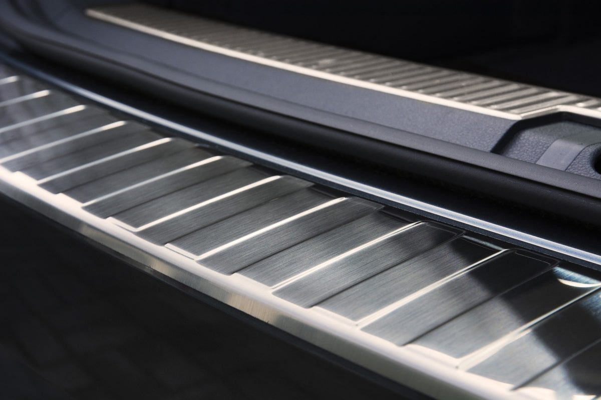 Bakfangerbeskytter Skoda Superb III Stasjonsvogn / Silver Edition (2015-2024) – Rustfritt stål - detaljer