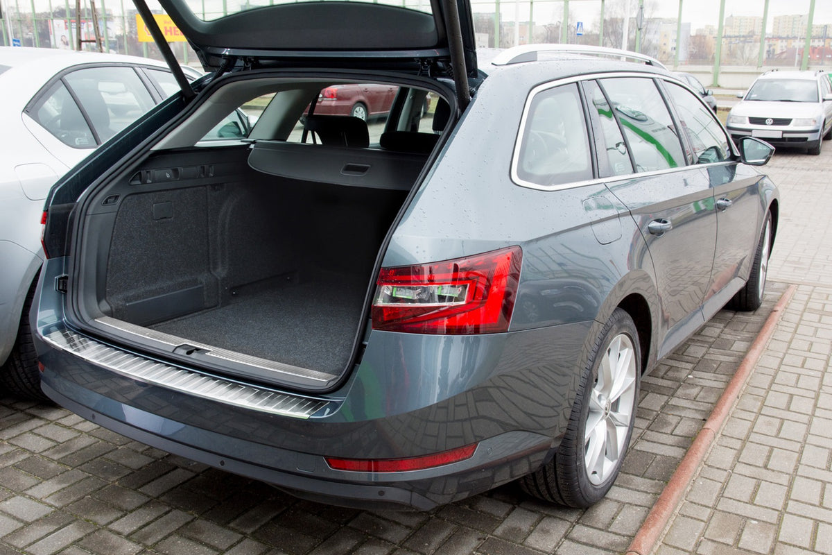 Avisa bakfangerbeskytter til Skoda Superb III Stasjonsvogn / Silver Edition – enkel 3M-montering