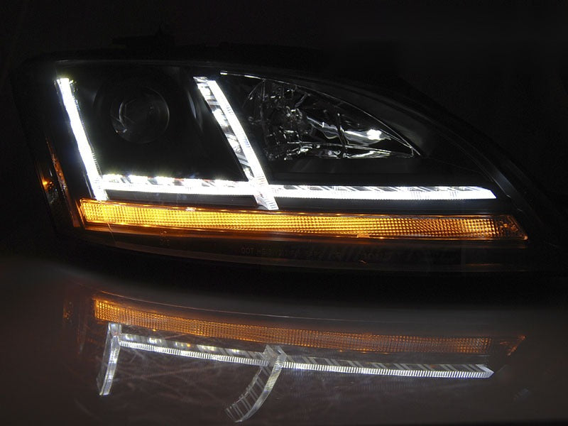 Frontlykter Audi TT 8J 06-10 sett fra siden — profil synlig.