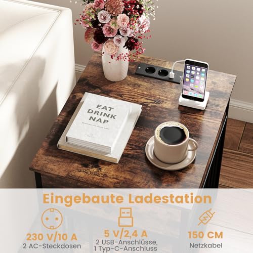 Hundebur innendørs som nattbord i treimitasjon med blomster, bok, kaffekopp og telefon på trådløs lader.