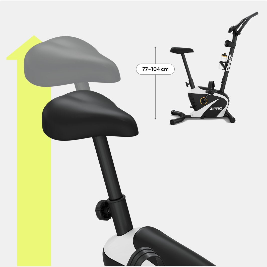 Trimsykkel med svart sal vist fra siden, gul pil og mål viser justerbar setehøyde fra 77 til 104 cm.