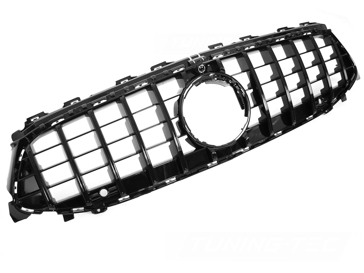 Grill til Mercedes CLA W118 23-25 i sort sett rett forfra på hvit bakgrunn.