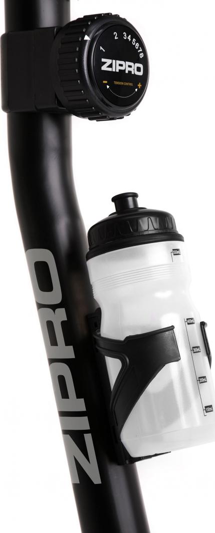 Treningssykkel med svart metallrør, ZIPRO-logo, flaskeholder med drikkeflaske og tension control-hjul sett fra siden.