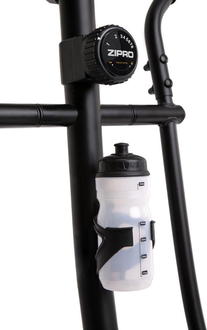 Orbitrek med sort justeringshjul for motstand og halvgjennomsiktig drikkeflaske i holder på metallramme.