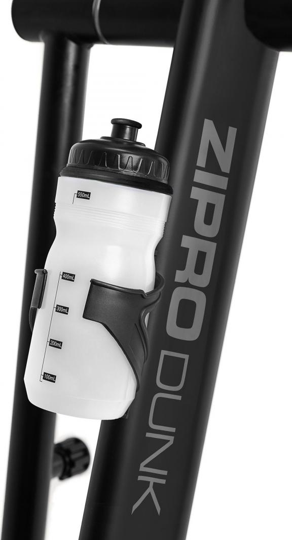 Ellipsemaskin med gjennomsiktig drikkeflaske og svart lokk i holder på sort ramme, teksten "ZIPRO DUNK".