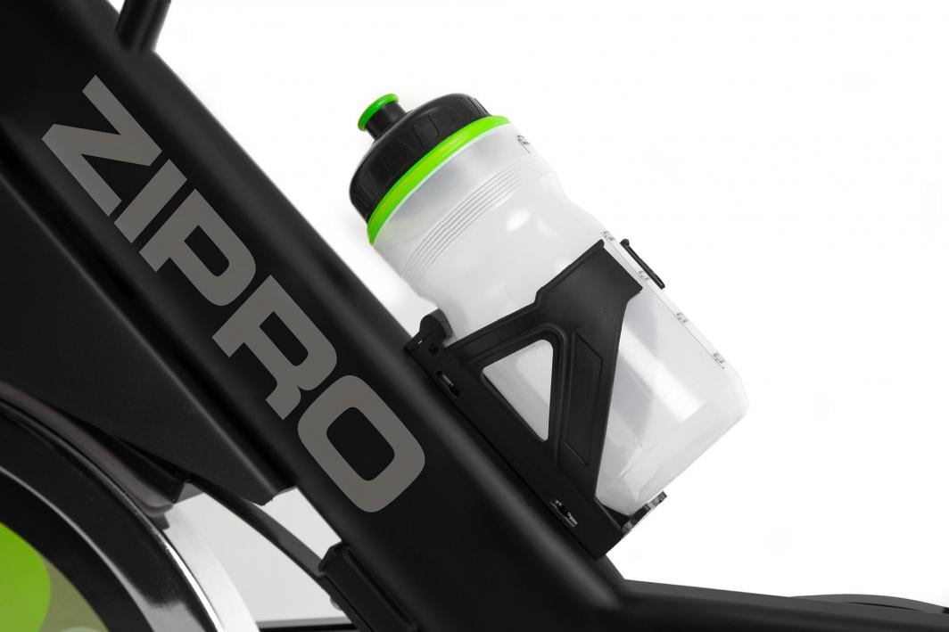 Trimsykkel med gjennomsiktig drikkeflaske i sort og grønt i flaskeholder på sort ramme, sett fra siden.