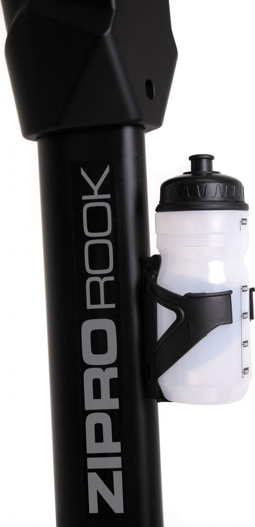 Treningssykkel med sort ramme, grå Zipro-logo og hvit drikkeflaske i svart holder, sett fra siden.