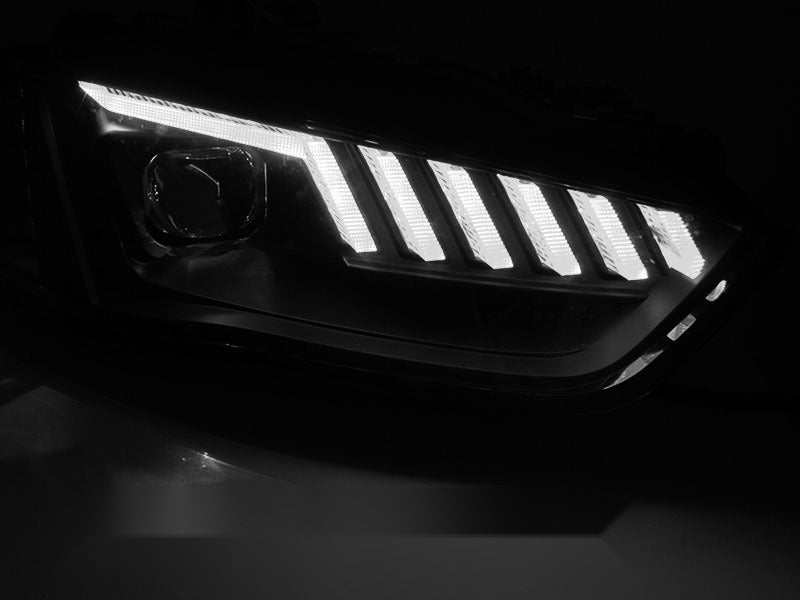 Detaljbilde av frontlykter Audi A4 B8 12-15 med LED-detaljer.