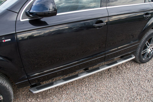 Stigtrinn Ventshield til Audi Q7 4L i aluminium og svart/sølv med monteringssett
