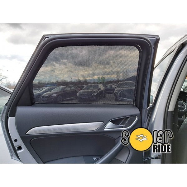 Solskjerm Audi Q3 8U (2011-2018) 2 stk montert på siderute - sidevinkel