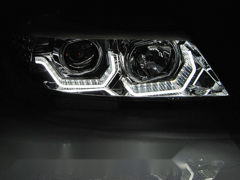 Frontlykter BMW E90/E91 05-08 montert i bilen.