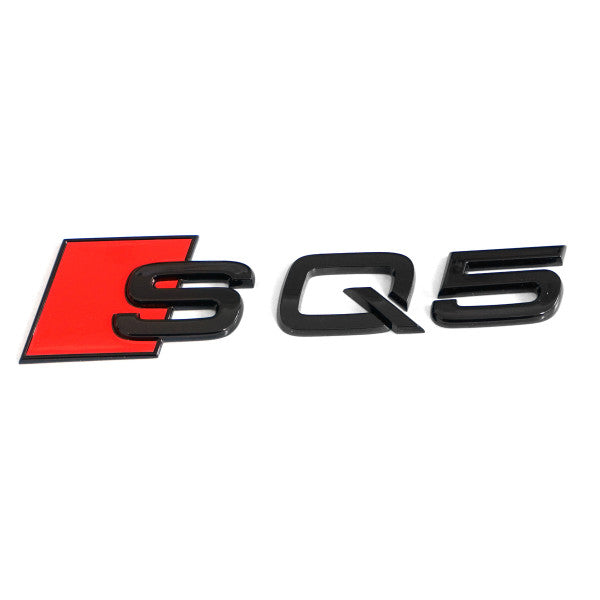 Emblem/logo til Audi SQ5 Black Glossy i svart blank utførelse med røde detaljer