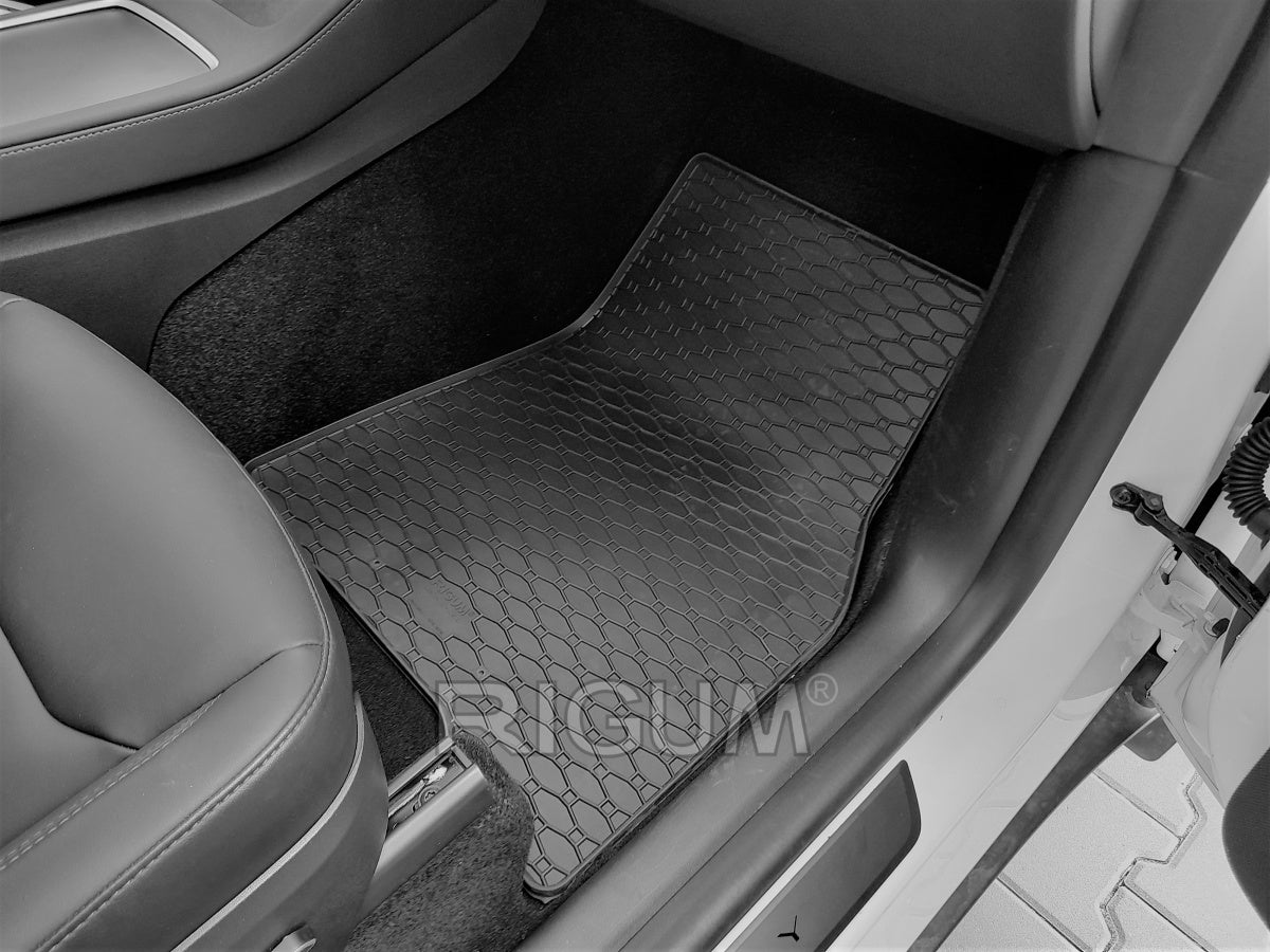 Rigum gulvmatter til Tesla Model Y – antiskli og olje-/bensinbestandig