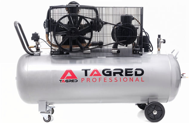 Kompressor Tagred TA311 manometer og trykkregulator nærbilde