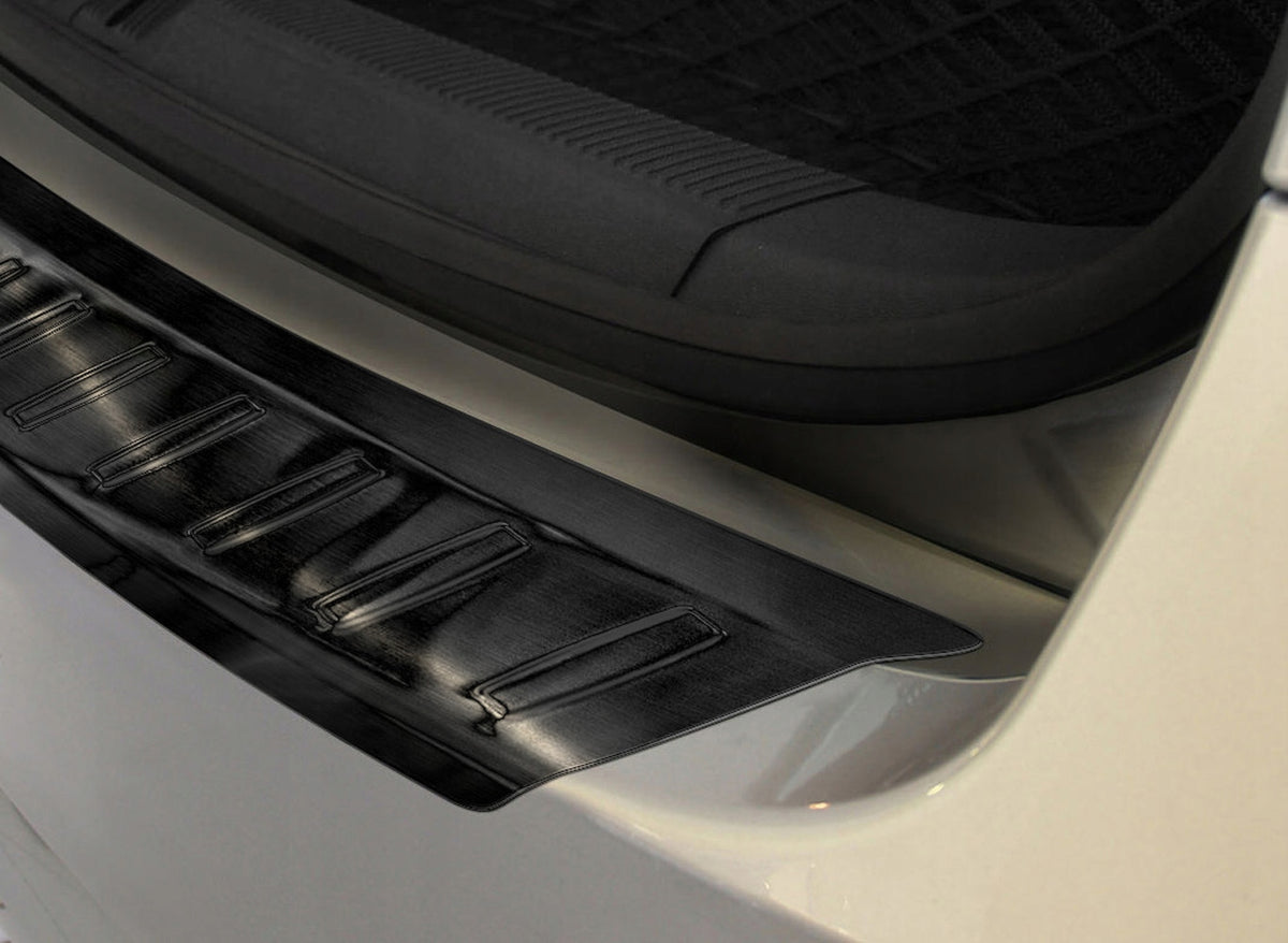 Avisa bakfangerbeskytter til Skoda Octavia II Stasjonsvogn / Black Edition – svart børstet