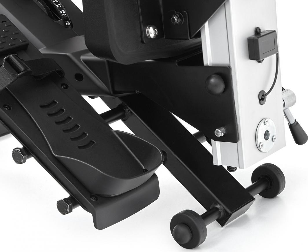 Romaskin Sammenleggbar detaljbilde viser fotplate, understell, stropp, små hjul og justeringsskruer i sort og sølv.