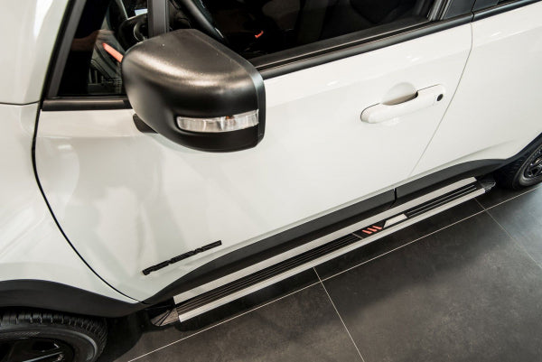 Stigtrinn Ventshield til Jeep Renegade 2014- i aluminium og ABS med monteringssett