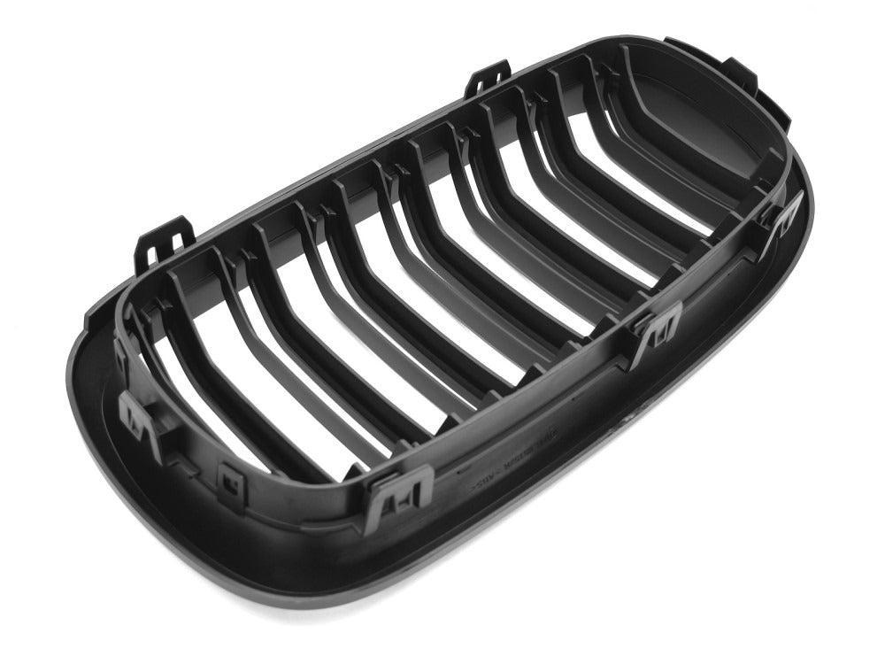 Grill X5 F15 + X6 F16 matt sort med festedetaljer.