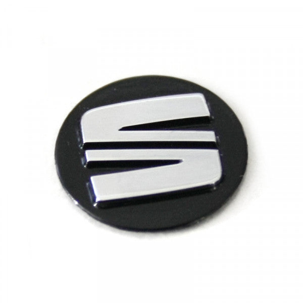 Emblem/logo til Seat Ateca > Black / Chrome i svart og krom, perfekt passform og enkel montering