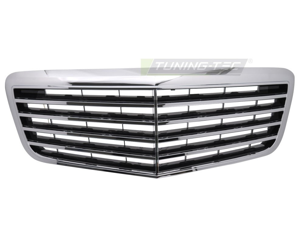 Detaljbilde av Grill Mercedes E-Klasse W211/S211 06-09 krom/sort med lamellstruktur og emblemfeste.