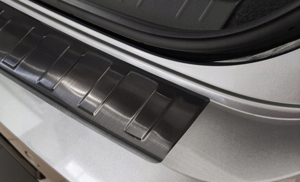 Bakfangerbeskytter Vw Passat B8 Sedan / Black Edition (2014-2022) – Rustfritt stål - detaljer